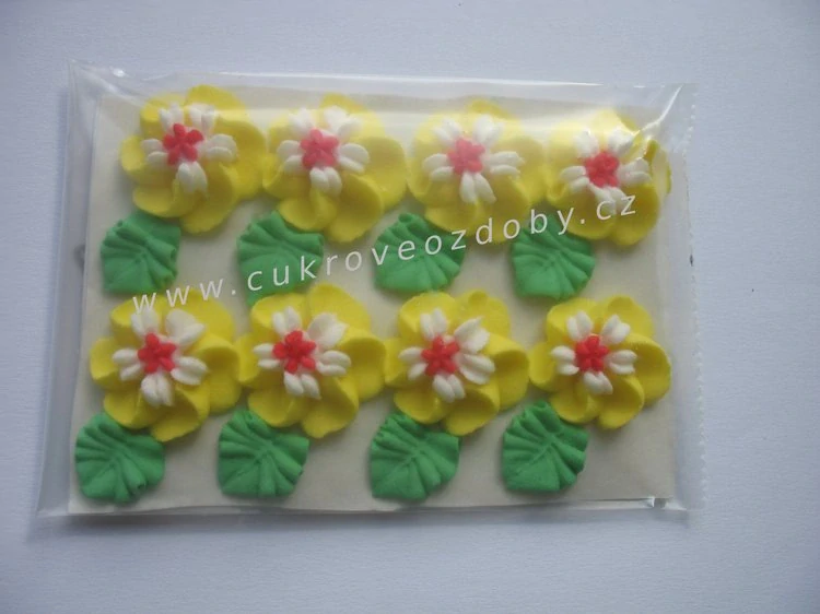 Velké květy točené A bílé